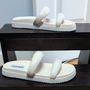 Steve Madden Madi Off-White Tubular Bubble Strap Leather Sandals  Size 8.5M NEW